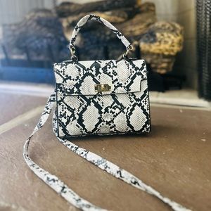 SHEIN Cross Body Purse / Color: Black&White